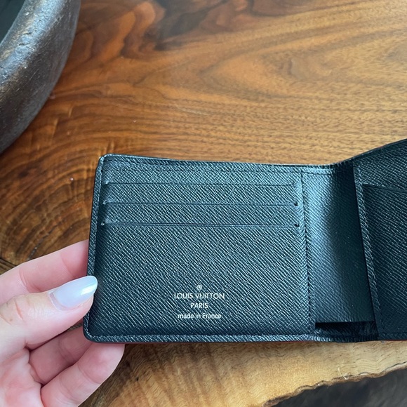 LOUIS VUITTON limited edition patches wallet - Picture 6 of 8